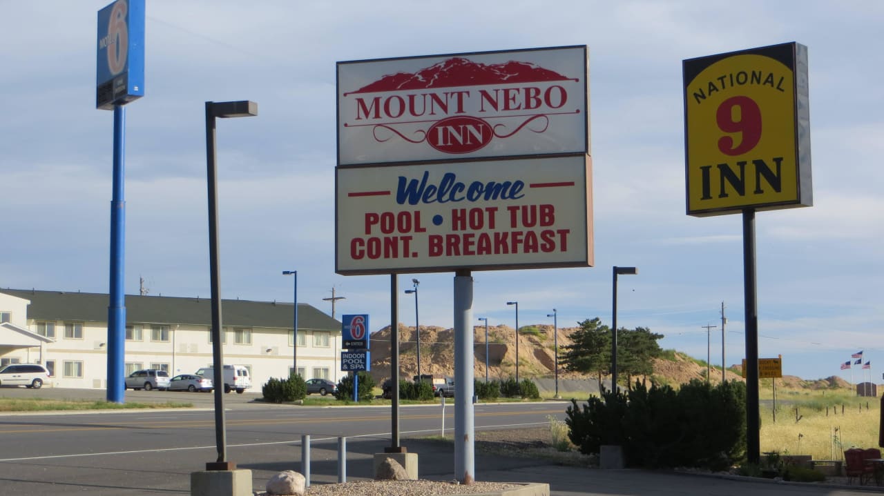 Eingangsschild Motel National 9 Mount Nebo