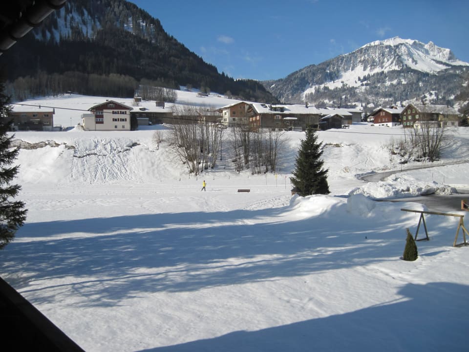 Blick auf die Loipe/Winterwanderweg Pension & Ferienwohnung Solaria