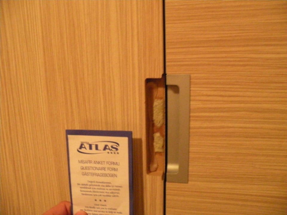 Kleiderschrank Enki Hotel