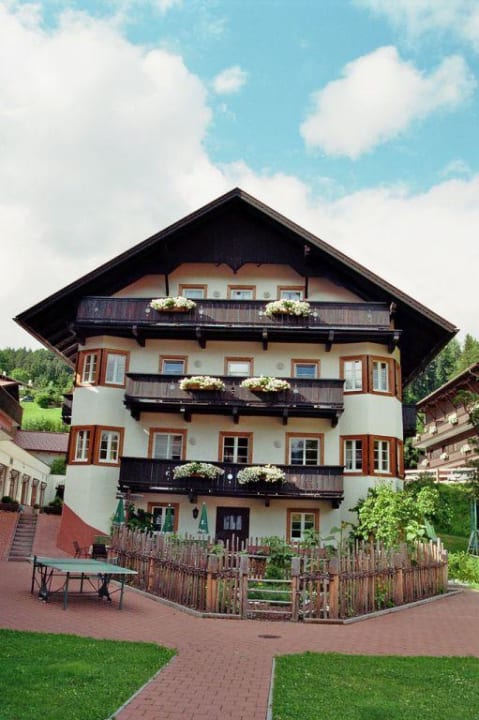 Aussenansicht der Villa Kunterbunt Hotel Inntaler Hof
