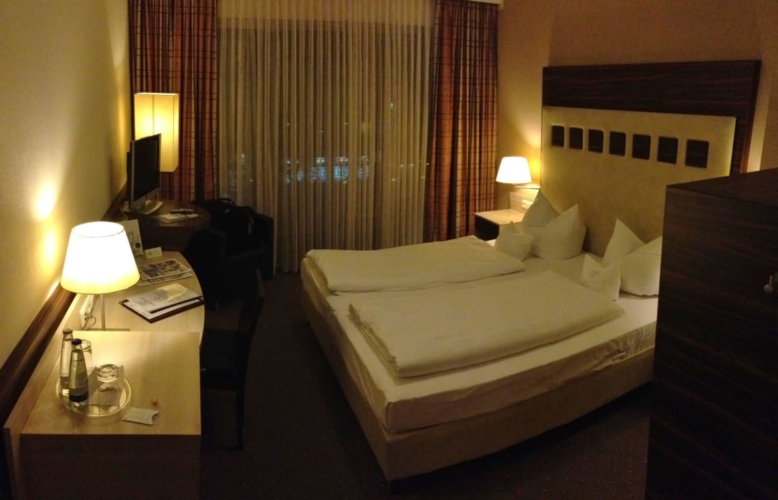 Modernes Zimmer 209 mit Blick auf den Bahnhof   AVALON Hotel Bad Reichenhall