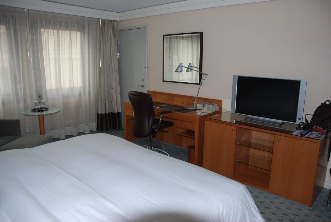 Zimmer executive Hilton Dresden