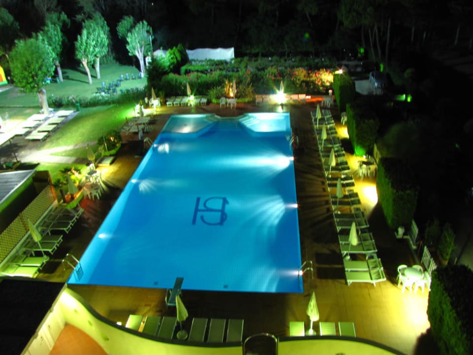 Pool bei Nacht Hotel Sabrina
