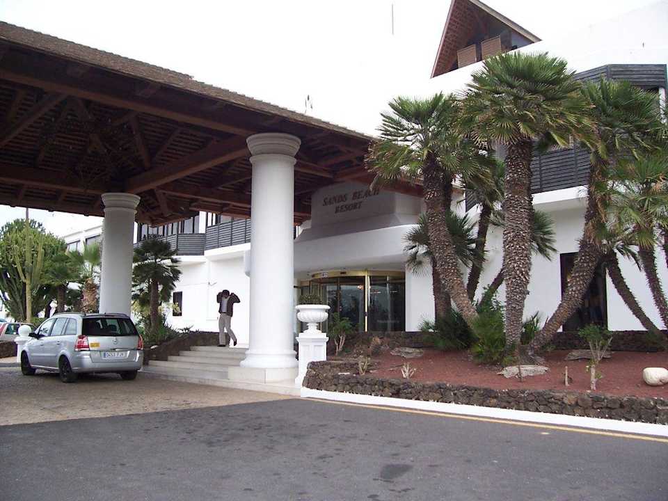 Hoteleingang Hotel Sands Beach Resort