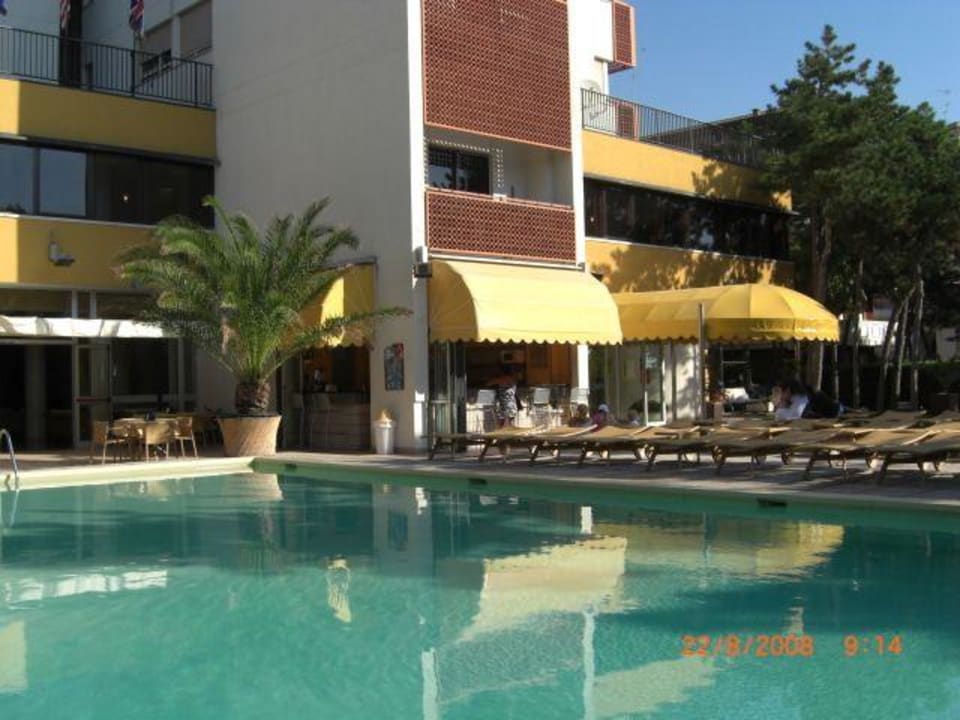 Hoteleingang Hotel American