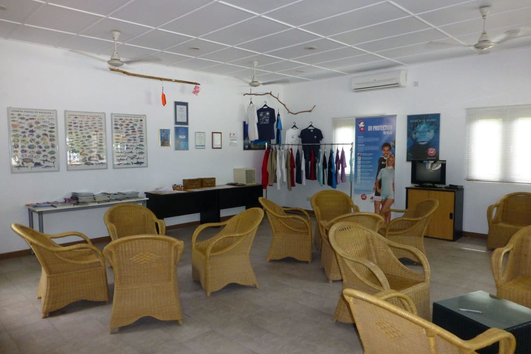 Tauchbasis Aufenthaltsraum Vilamendhoo Island Resort & Spa