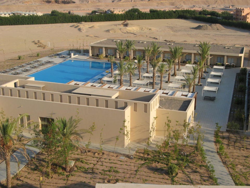 Blick vom Hauptgebäude zum Pool Steigenberger Makadi Hotel - Adults only
