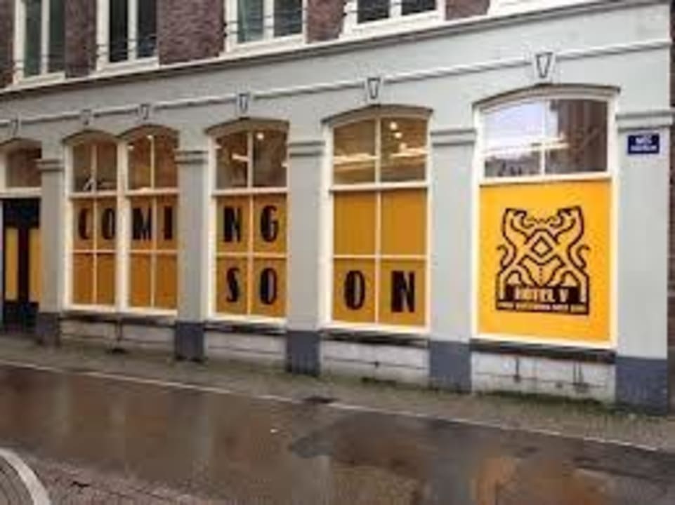 Entrance Hotel V Nesplein