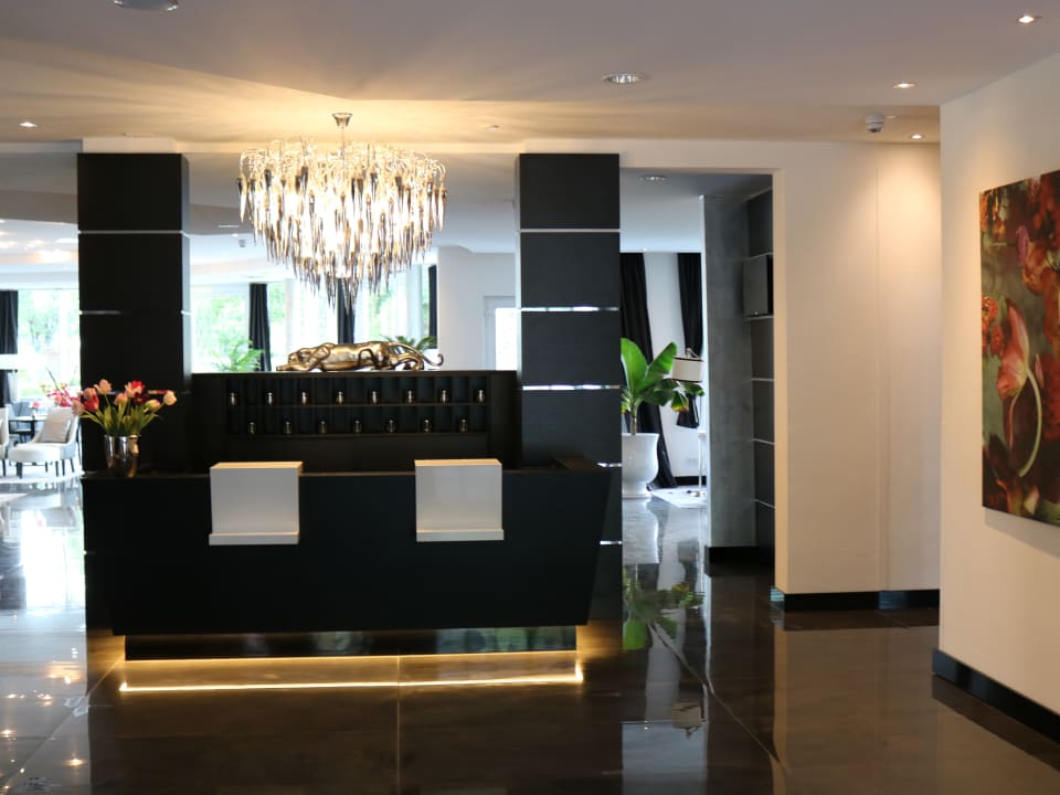 Lobby Kurhaus salinenparc - Design Boutique Hotel