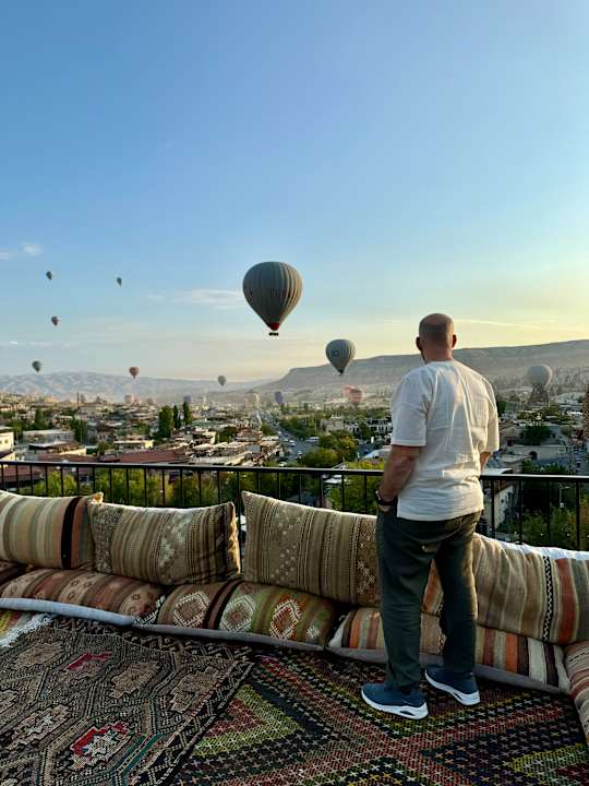 Außenansicht Bedrock Cave Hotel