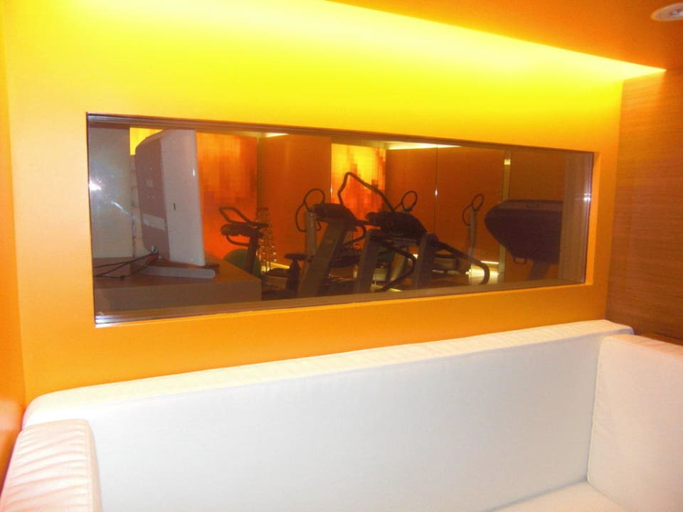 Blick in den Fitnessbereich SIDE Design Hotel Hamburg