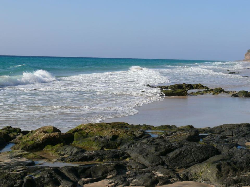 Der Strand unterhalb des Hotels Marina Playa Suite Hotel