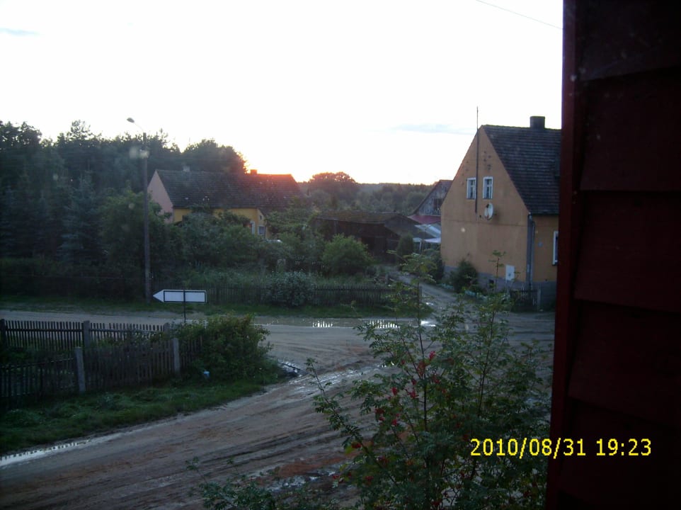 Blick auf die Straße/ Zimmer 8 Center Hotel Bronkow