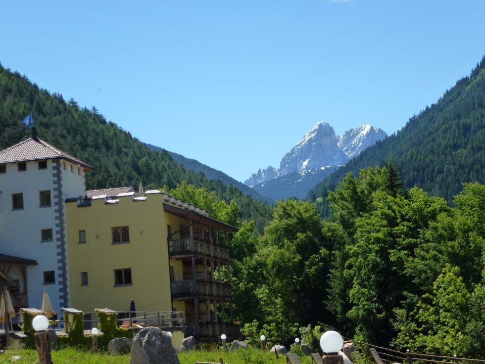 Blick vom Hotel zum Peitlerkofel Hotel Bergschlössl
