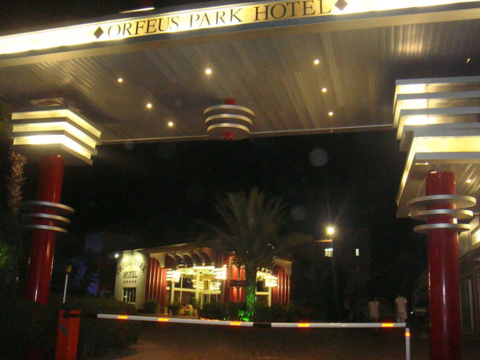 Eingang in die Anlage Hotel Orfeus Park