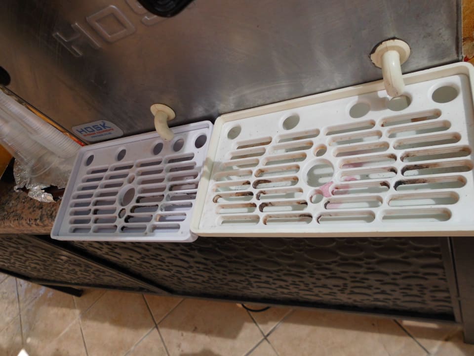 Verschimmelte Abtropfschale d.1.Getränkeautomates Hotel Asrin Beach