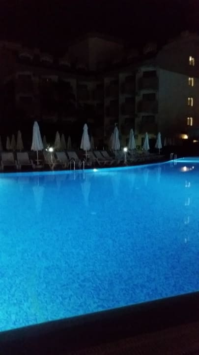 Abends am Pool Grand Seker Hotel