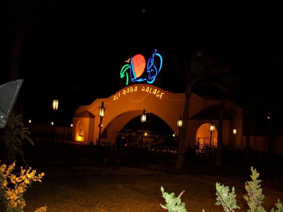 Eingang von Ali Baba Ali Baba Palace Resort