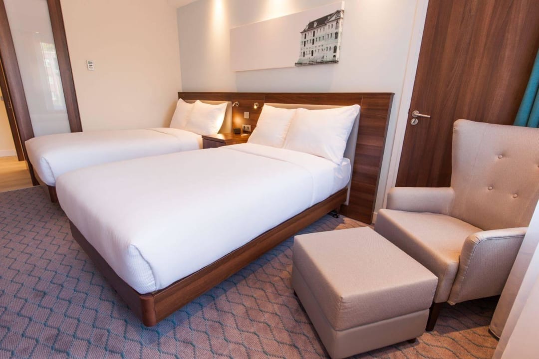 Twin Guest Room Hampton by Hilton Amsterdam Centre East