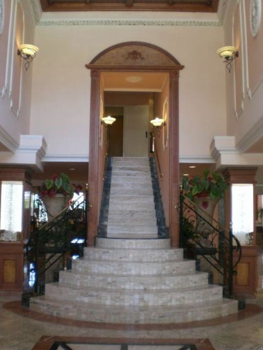 Lobby/Treppe in den 1.Stock Grupotel Acapulco Playa - Adults only