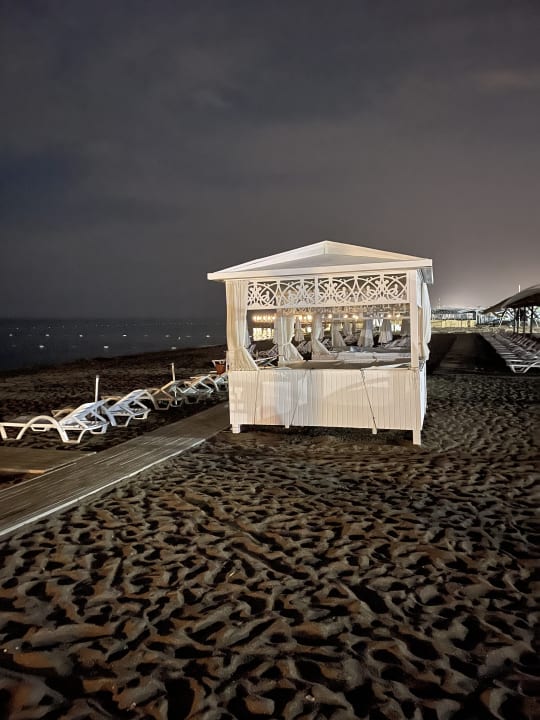 Strand Hotel Miracle Resort