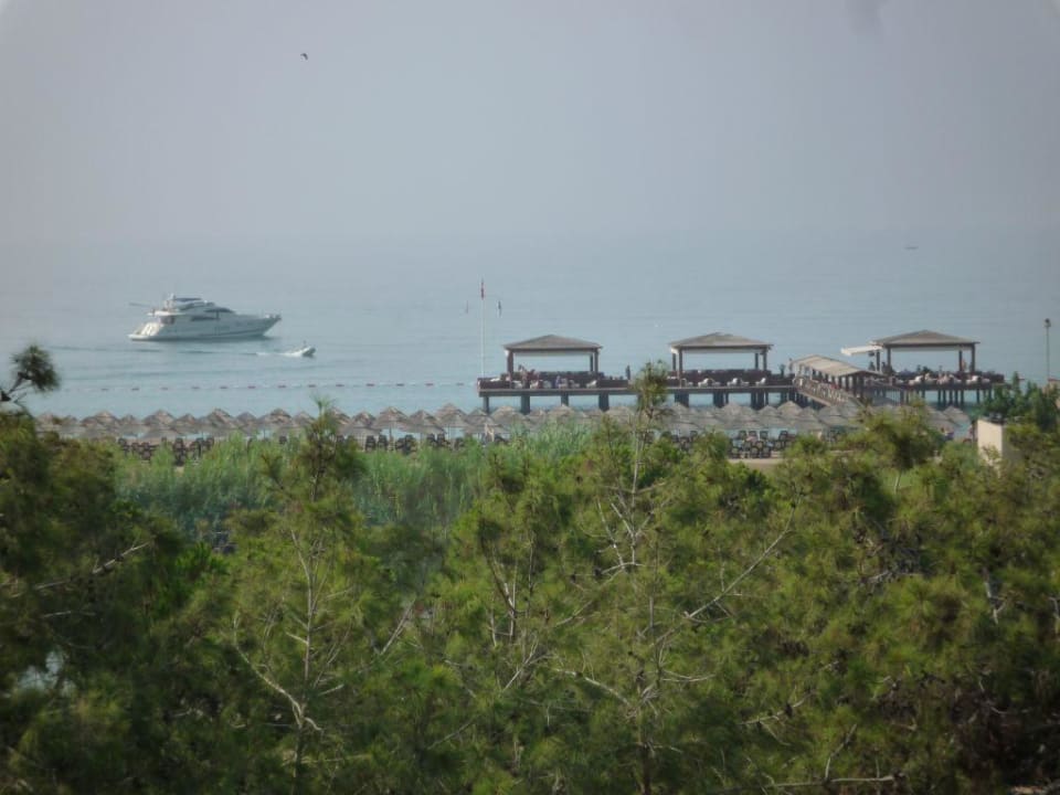 Blick vom Balkon auf die Meerbar Gloria Serenity Resort