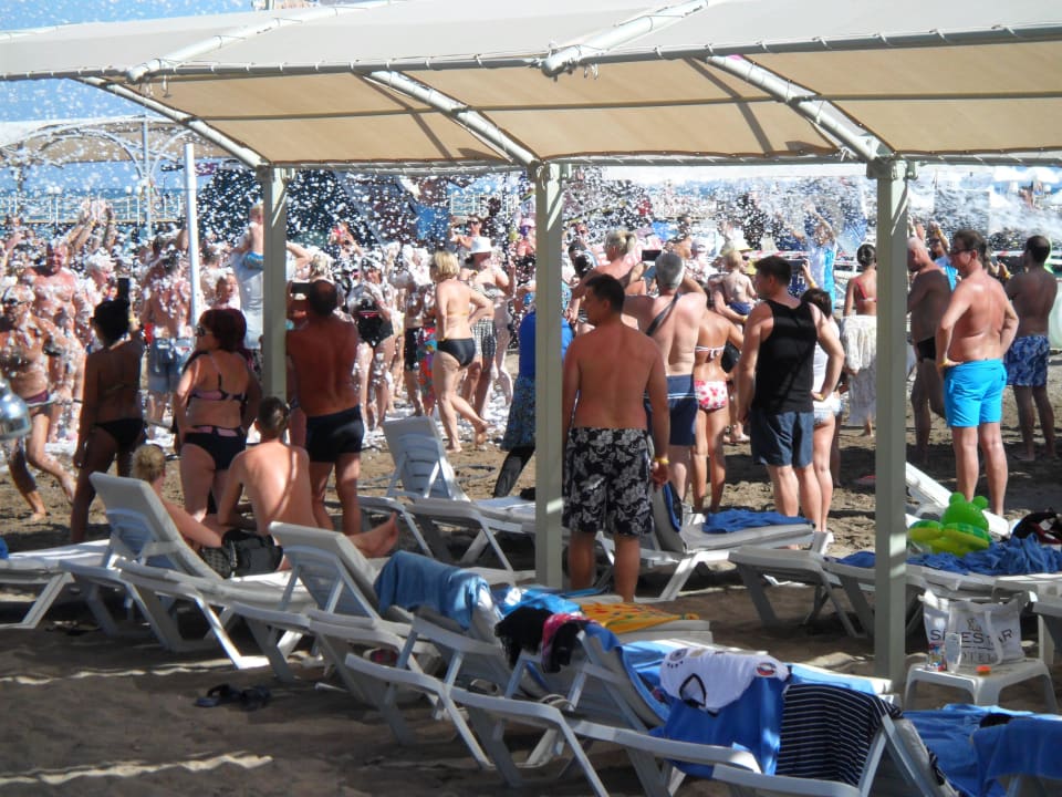 Schaumparty II Saturn Palace Resort Hotel