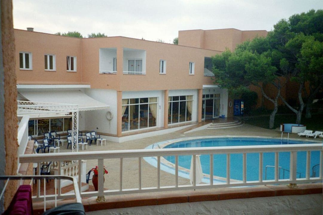 Blick vom Zimmer aus in den Innenbereich Hotel Xaloc Playa