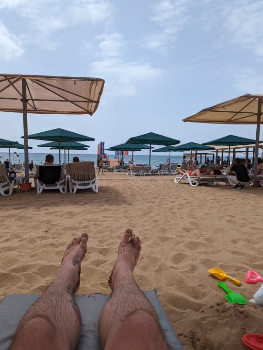 Strand Kamelya Aishen Club