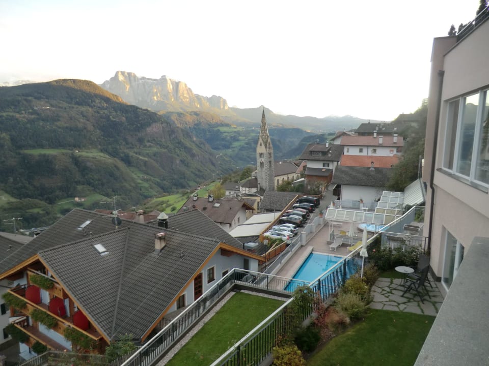 Ausblick vom Anbau auf das Haupthaus links unten Gasthof zur Traube