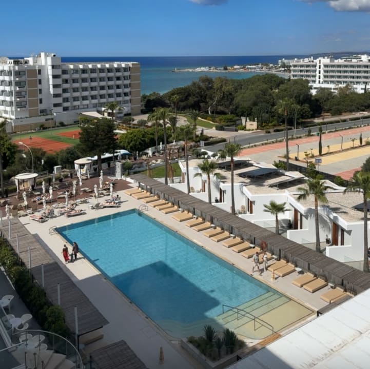 Ausblick Napa Mermaid Hotel & Suites