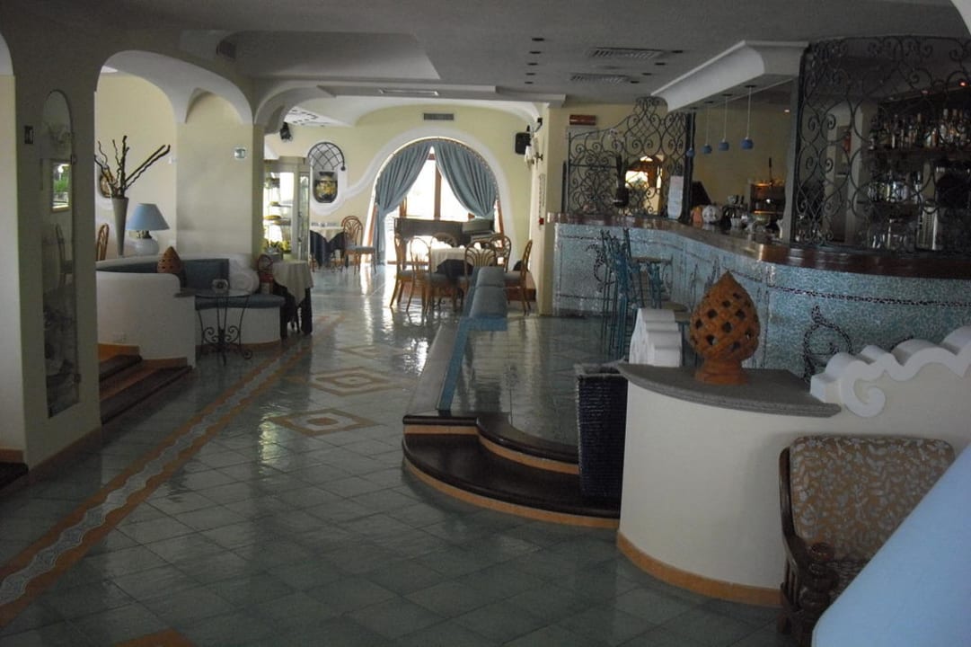 Bar mit weiterem Aufenthaltsbereich Hotel Tritone Terme & Spa