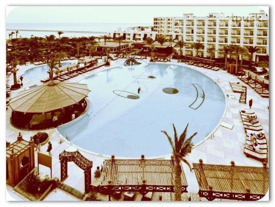 Бассейн, бар, пляж отеля. Riviera Aqua Park Resort