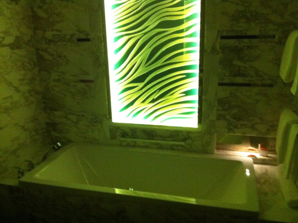 Badezimmer mit Beleuchtungsvariante Waldorf Astoria Berlin