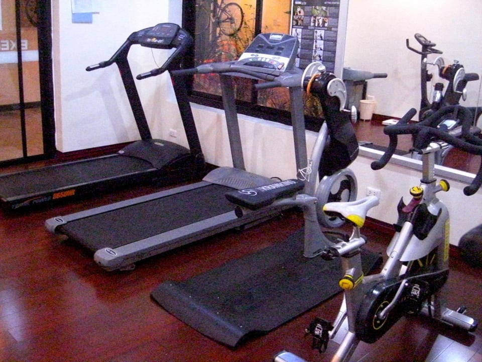 Der kleine Fitnessraum Baan Khaolak Beach Resort
