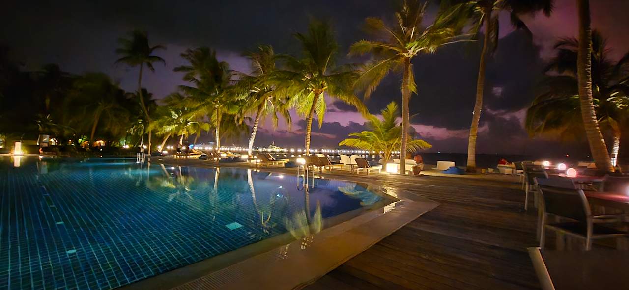 Pool Meeru Maldives Resort Island