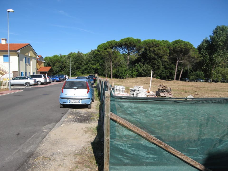 Weg zum Pool Feriendorf Solmare