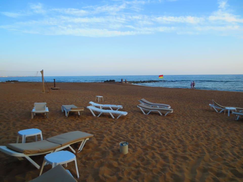 Hotelstrand am Abend VONRESORT Golden Coast