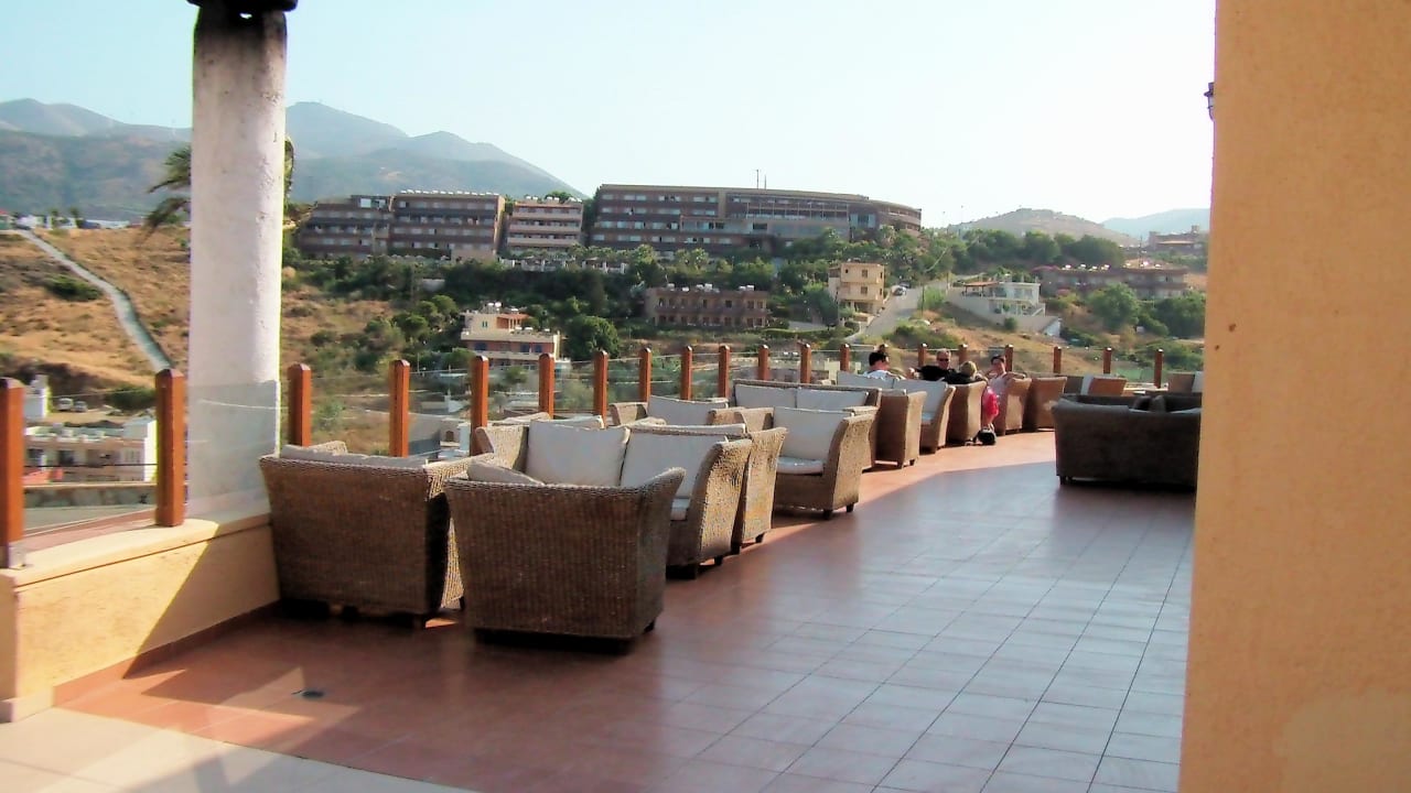 Sitzplätze im Außenbereich der Lobby Seaside A Lifestyle Resort