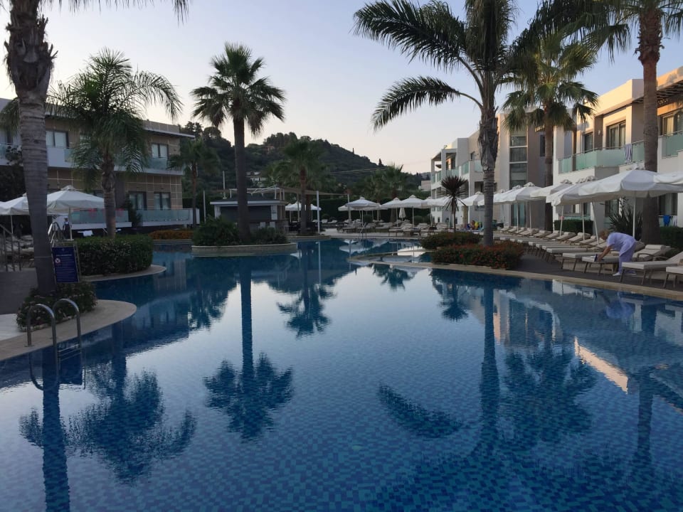 Pool am Abend Lesante Classic - Preferred Hotels & Resorts