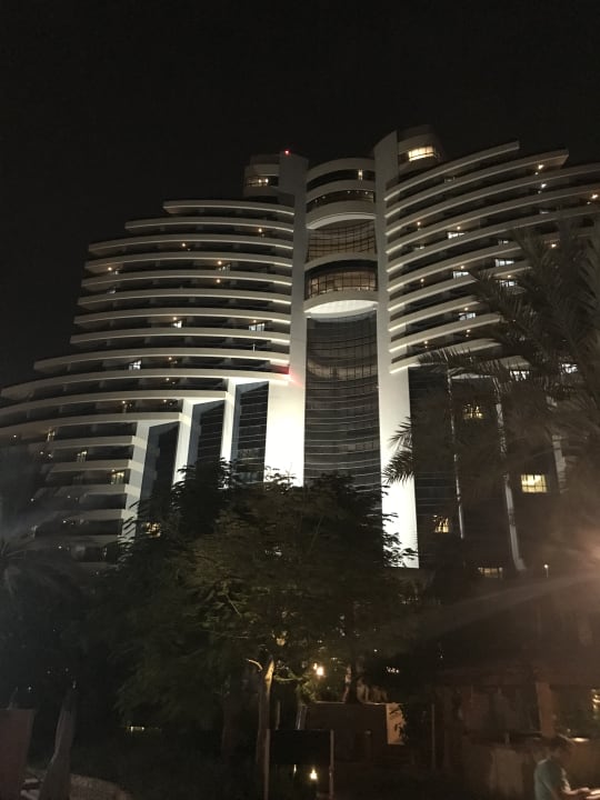 Außenansicht Hotel Le Meridien Al Aqah Beach Resort