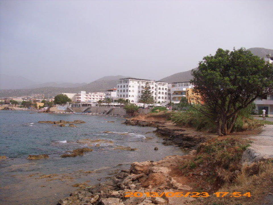Mal von der Meerseite Glaros Beach Hotel