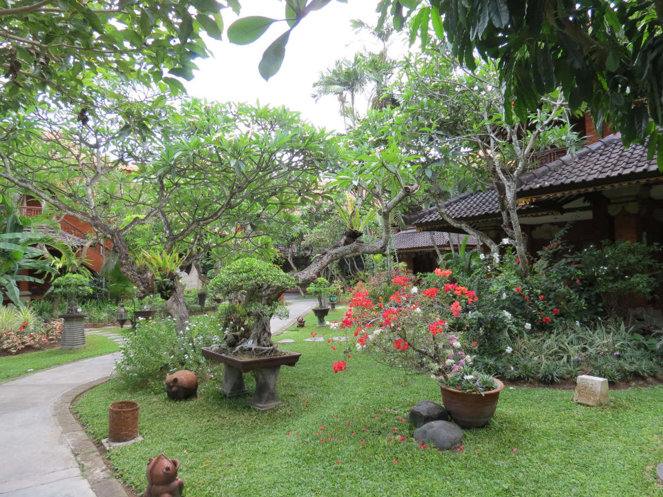 Wege durchs Grün Hotel Keraton Jimbaran Resort