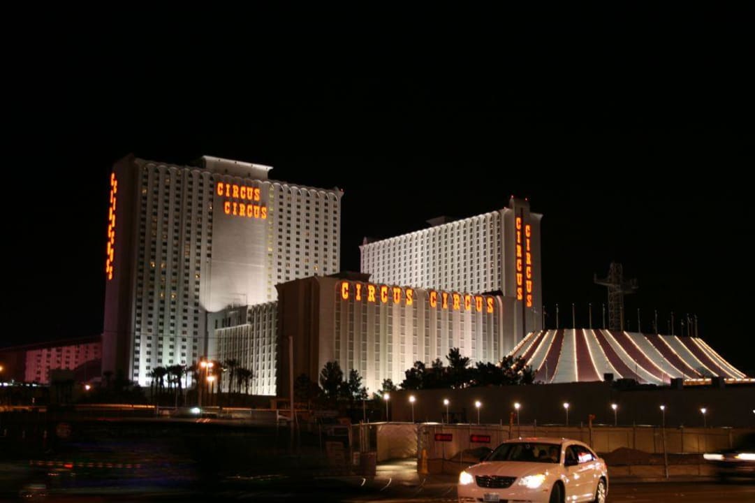 Hotel bei Nacht von außen Hotel Circus Circus