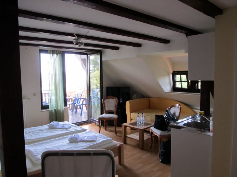 Zimmeransicht mit Terrasse (Zimmer 303) Hotel Ausspann