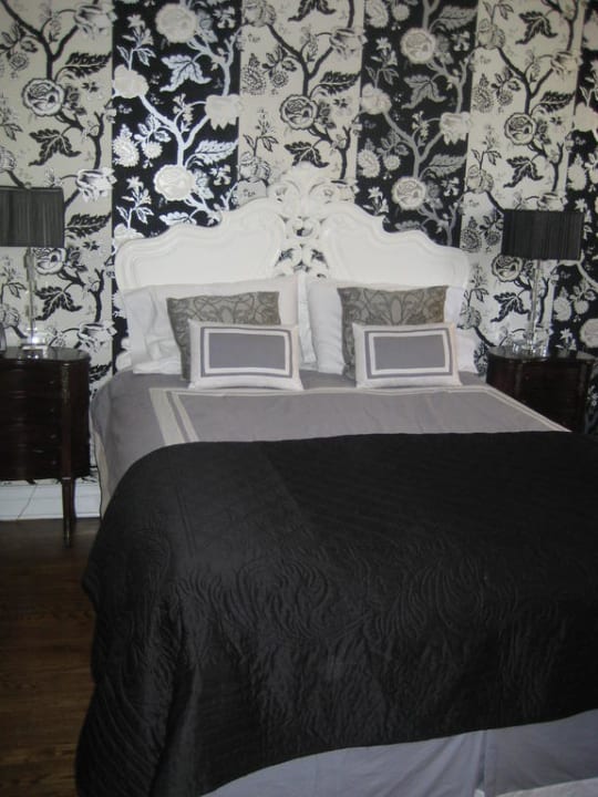 Bett in der Master Suite Guesthouse La Maison d'Art