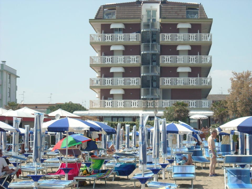 Vom Strand zum Hotel Hotel Savoy
