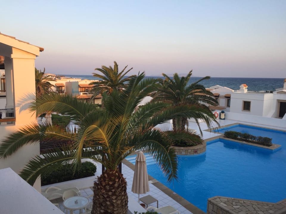 Pool Knossos Royal