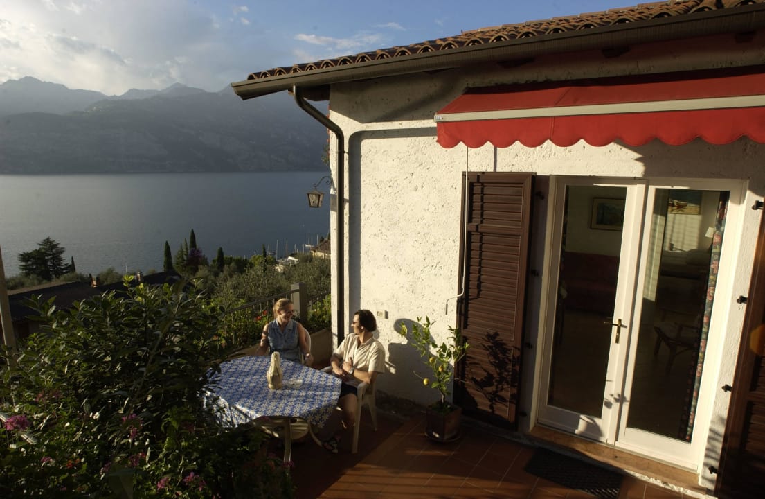 Terrasse mit Seeblick Appartements Casa al Monte