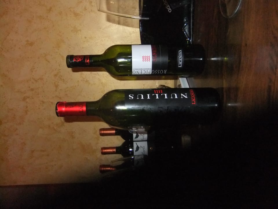 Vino aus Vinoteca, lecker! Aldiana Club Rocca Nettuno Calabria